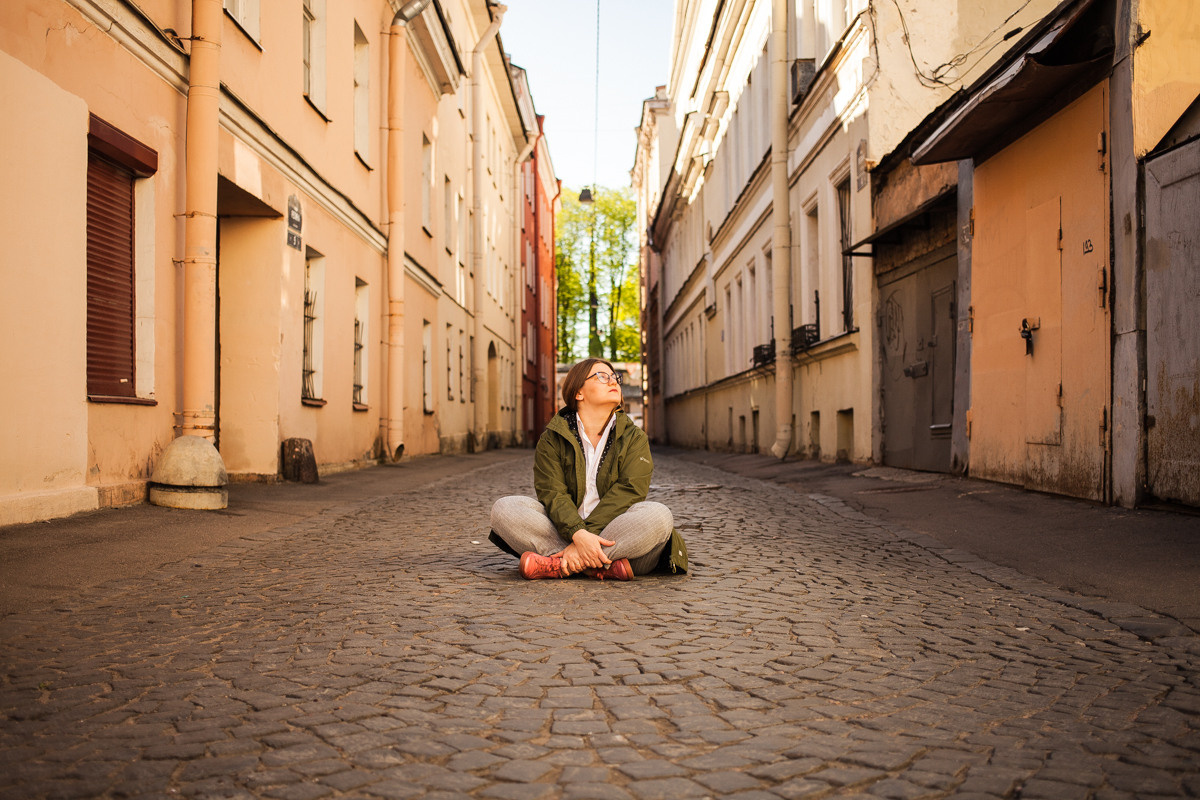 Helen, the guide of the city. Darin the photographer