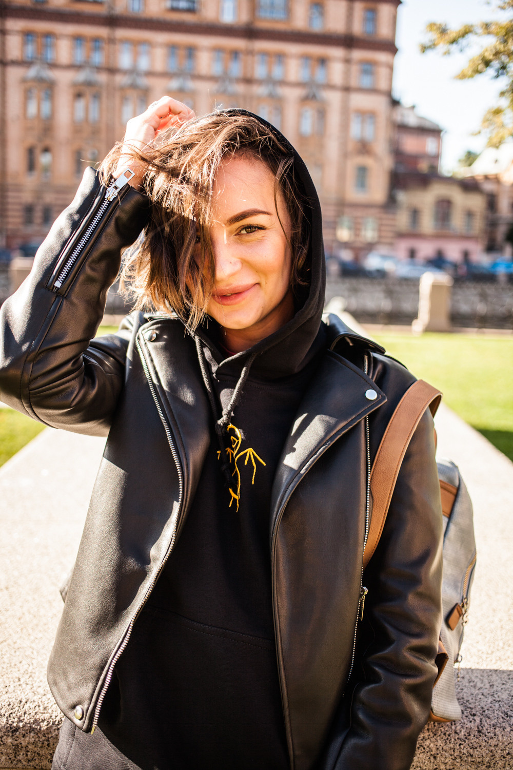 Juliya in the park. Darin the photographer