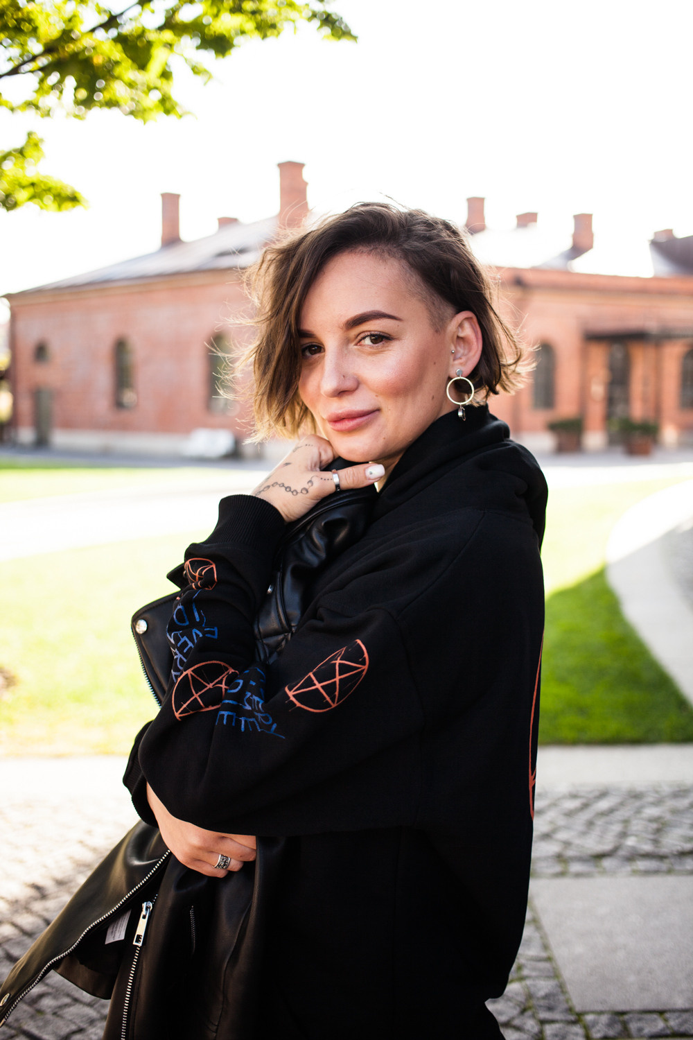 Juliya in the park. Darin the photographer