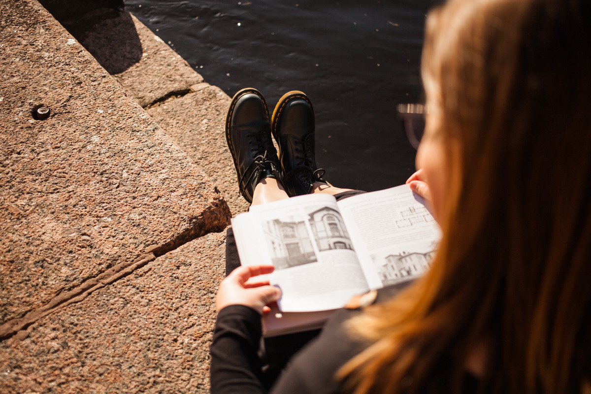 Helen, the guide of the city. Darin the photographer