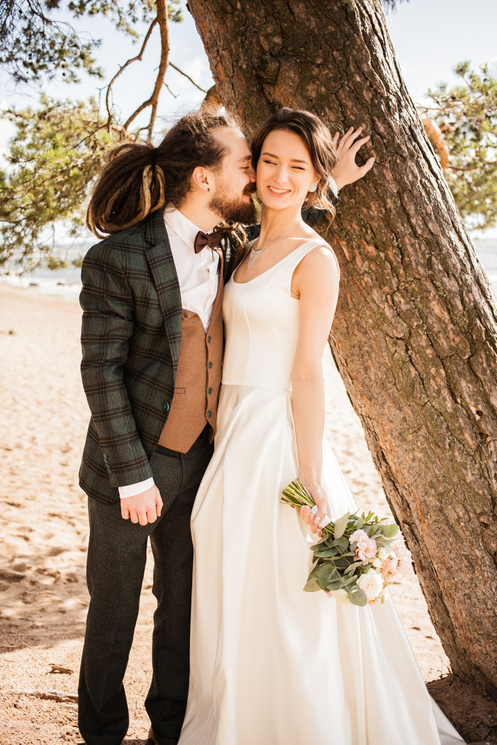 Nata and Vasily wedding on the bay. Darin the photographer