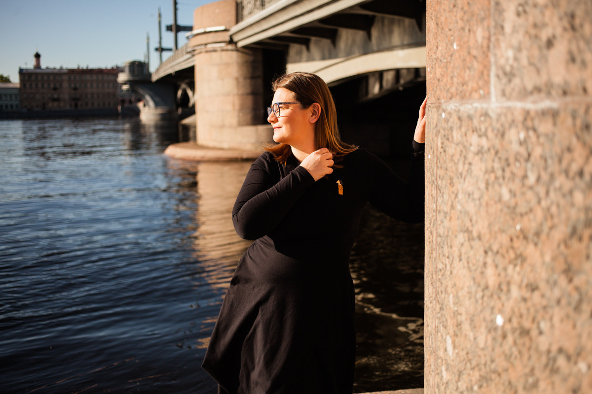 Helen, the guide of the city. Darin the photographer