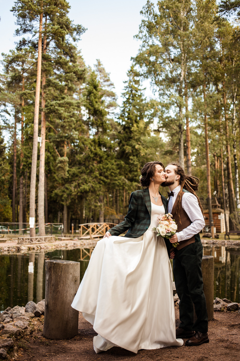 Nata and Vasily wedding on the bay. Darin the photographer