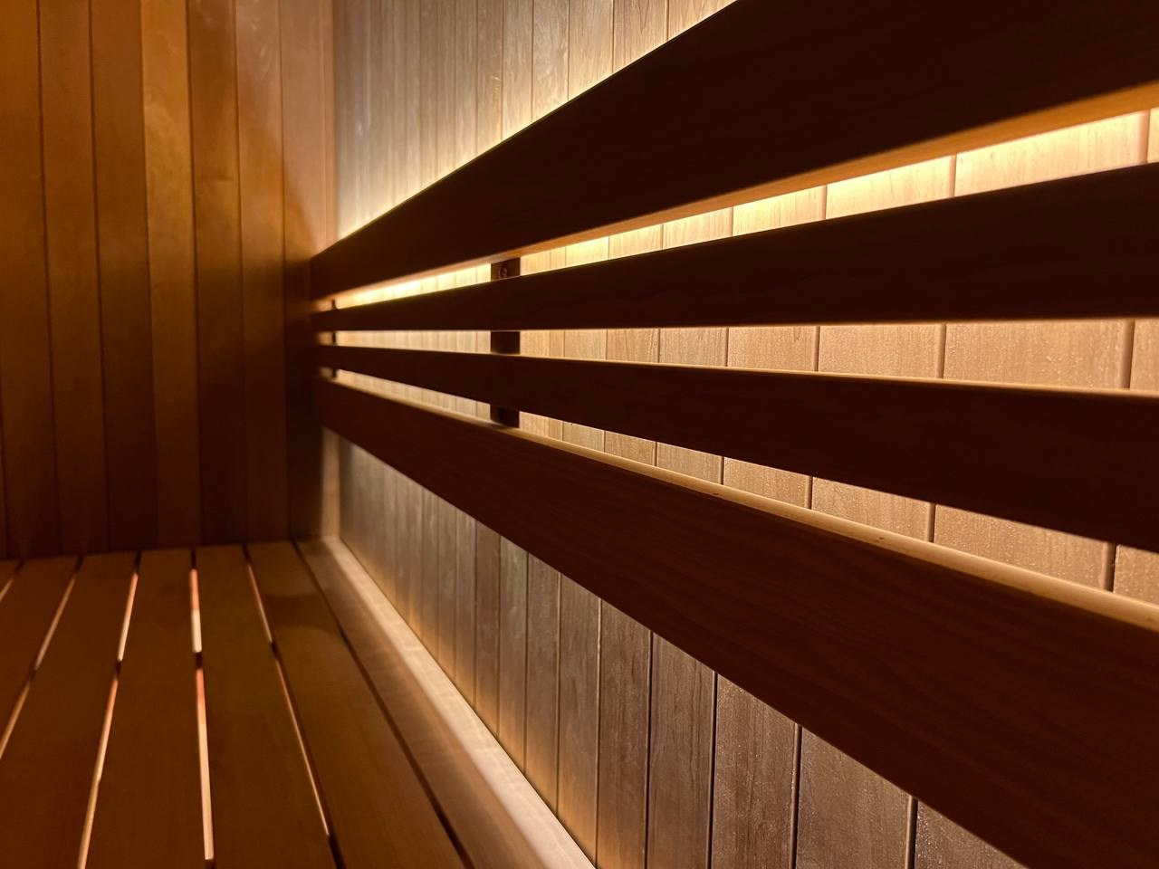 Новинка- Sangens в керамической облицовке со встроенным управлением, вокруг которой создана сауна из термоосины в Охтинском Парке. SaunaTopMasters