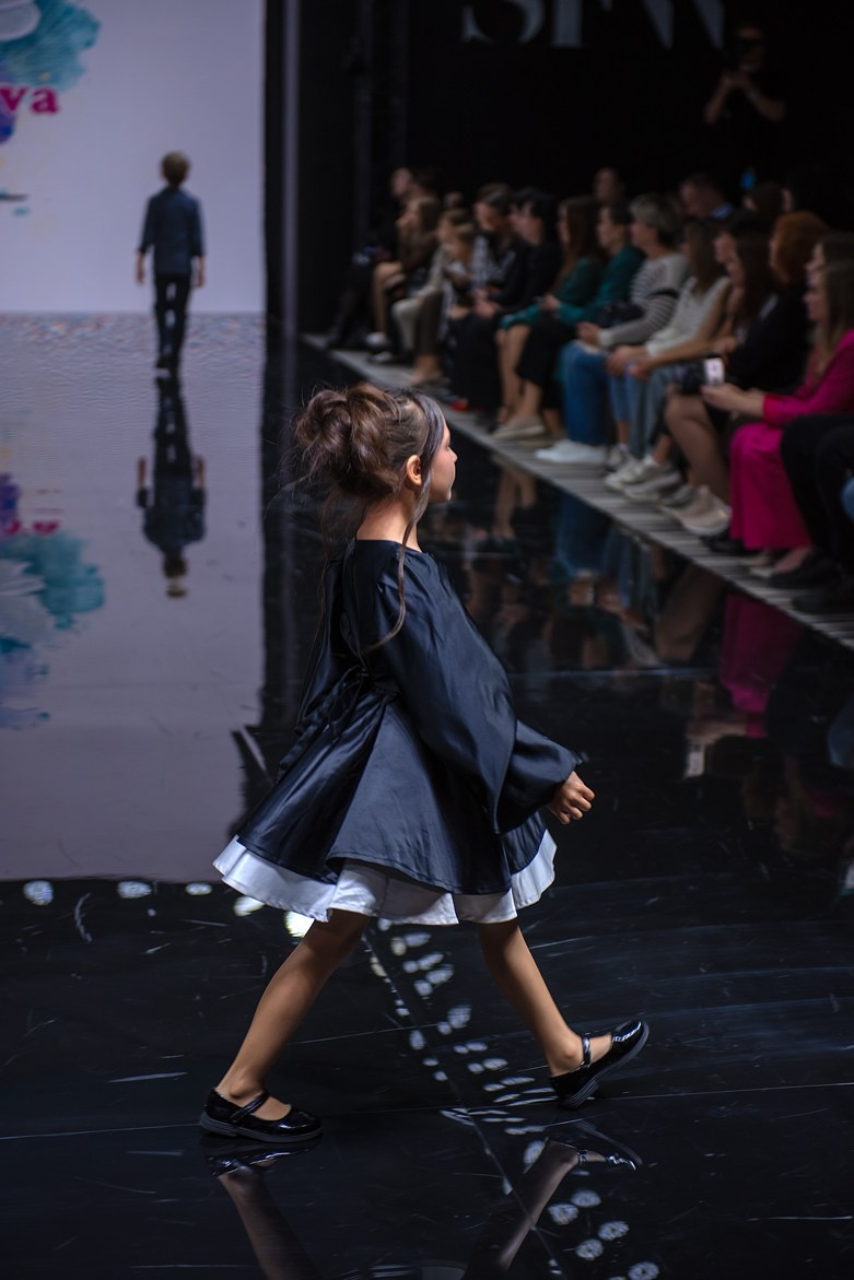 SochiFashionWeek2024 дизайнер Юлия Крылова. Семейный и коммерческий фотограф в Сочи Александр Бодунов