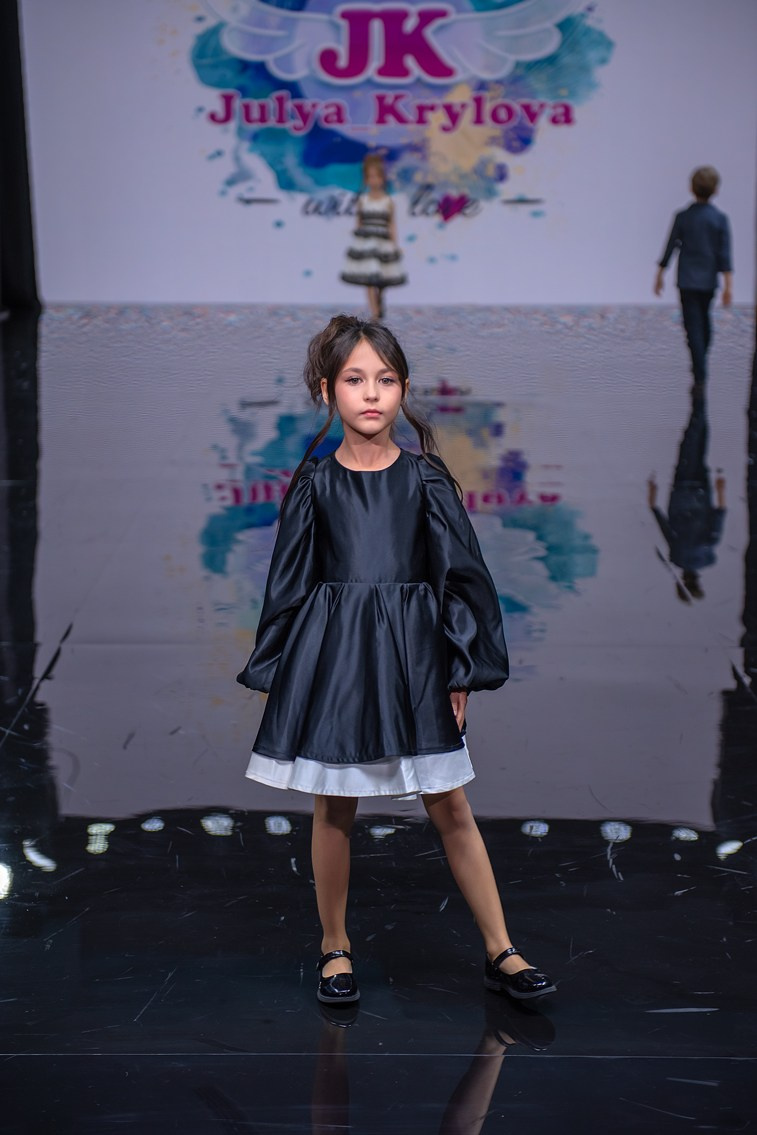 SochiFashionWeek2024 дизайнер Юлия Крылова. Семейный и коммерческий фотограф в Сочи Александр Бодунов