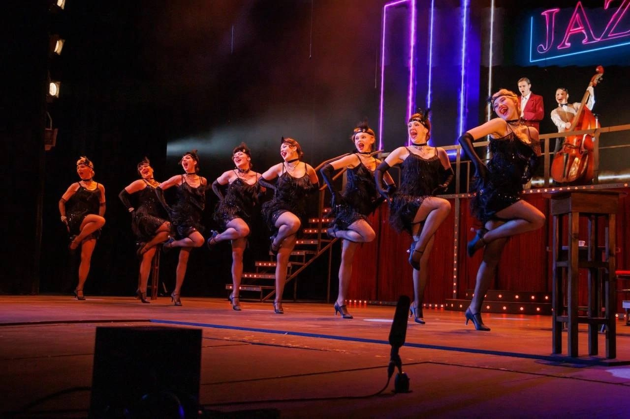 В ДЖАЗЕ ТОЛЬКО ДЕВУШКИ