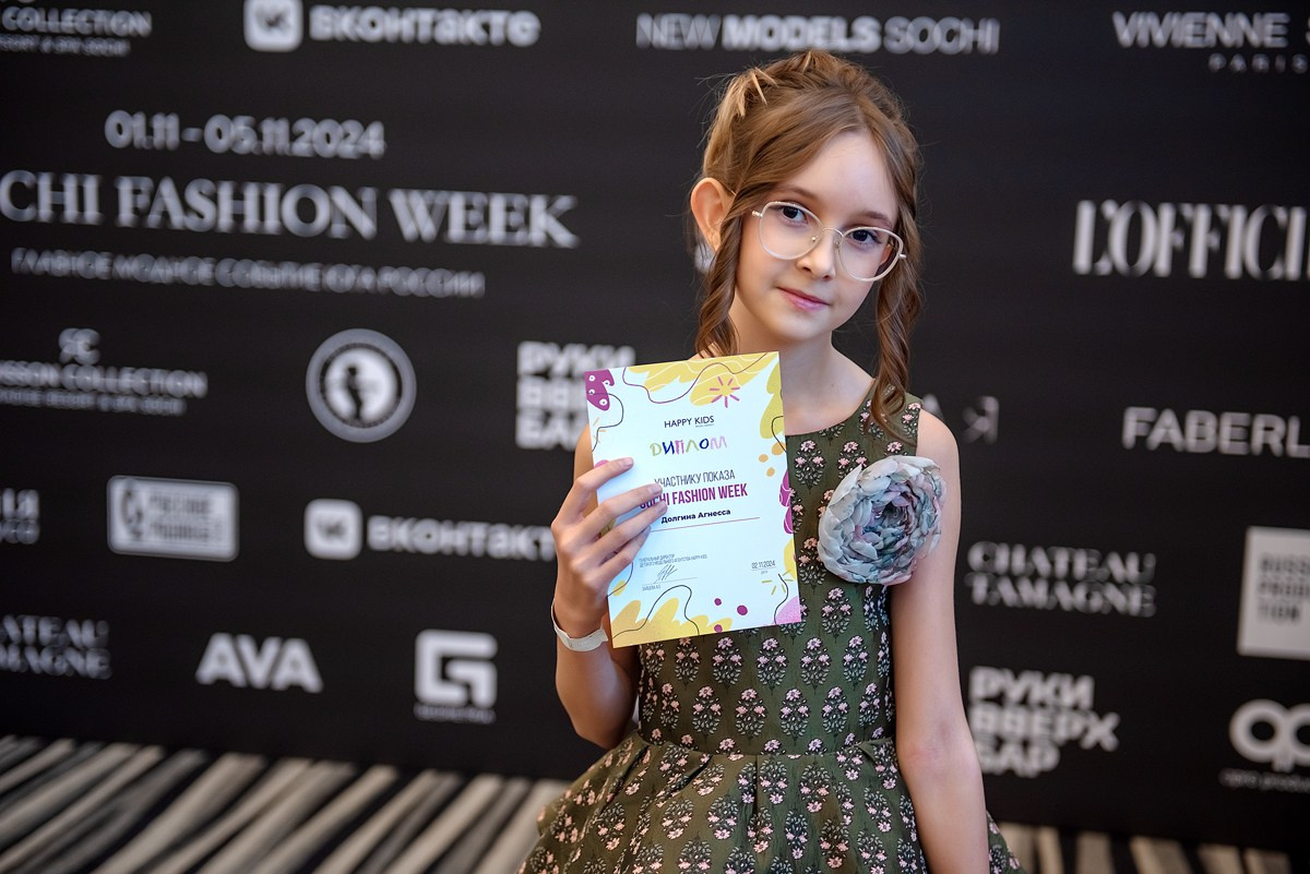 SochiFashionWeek2024 дизайнер Юлия Крылова. Семейный и коммерческий фотограф в Сочи Александр Бодунов