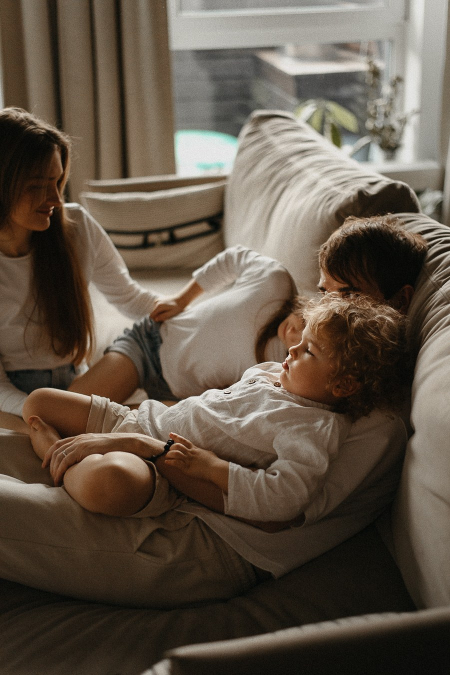 Костя, Яна, Кристина, Леон | дома