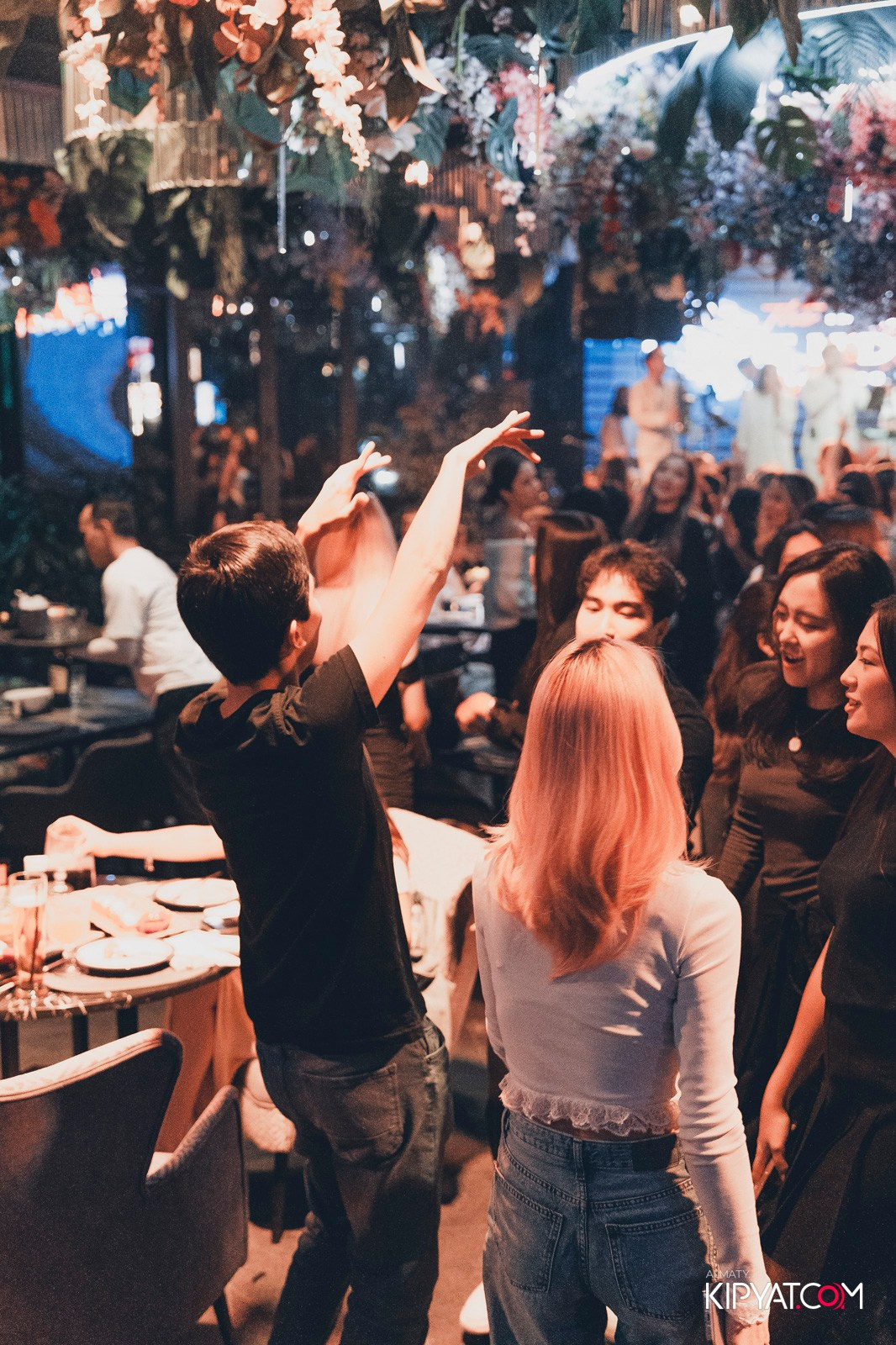 FRIENDS BAR & TERRACE. КИПЯТКОМ АЛМАТЫ!