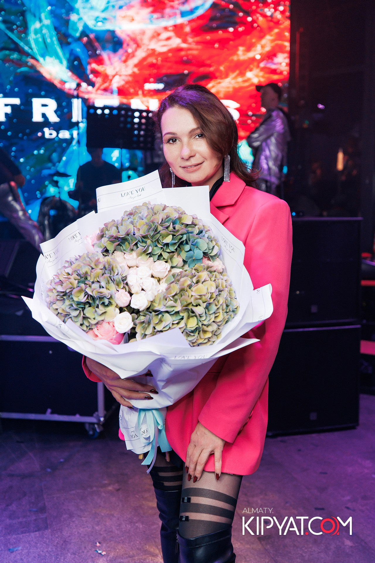 FRIENDS BAR & TERRACE. КИПЯТКОМ АЛМАТЫ!