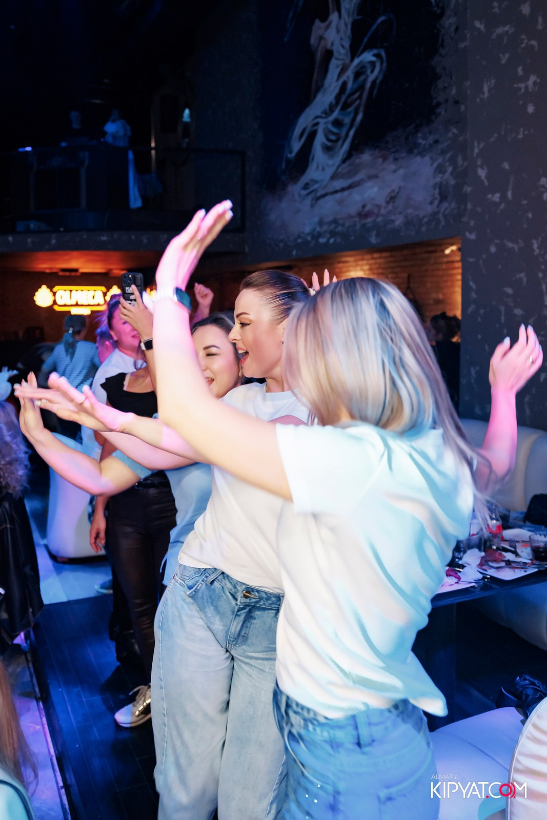 МУЗЫКАЛЬНОЕ ЛОТО В HIT RETRO. КИПЯТКОМ АЛМАТЫ! Фотосъемка мероприятий в Алматы