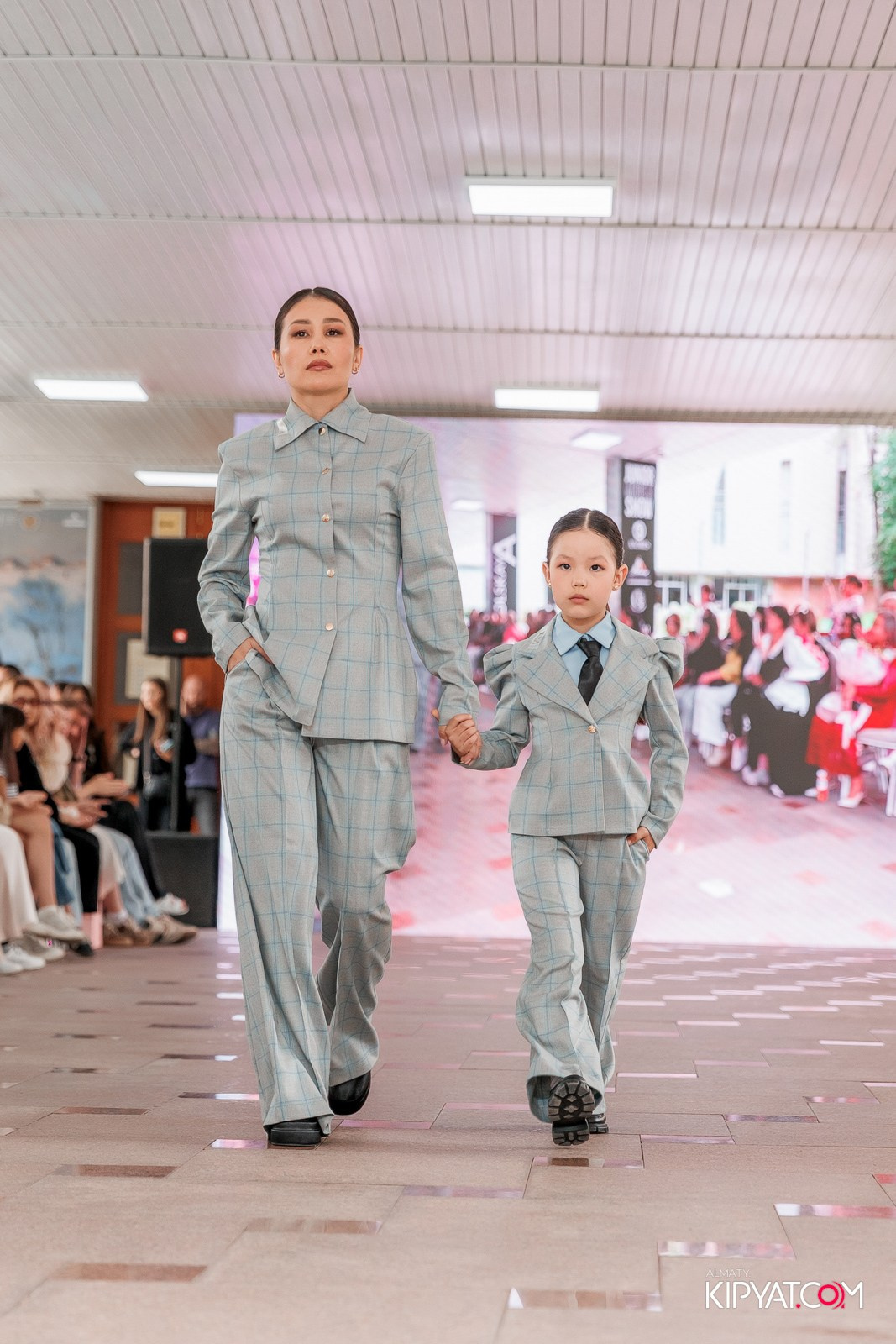 JUNIOR FASHION SHOW. КИПЯТКОМ АЛМАТЫ!