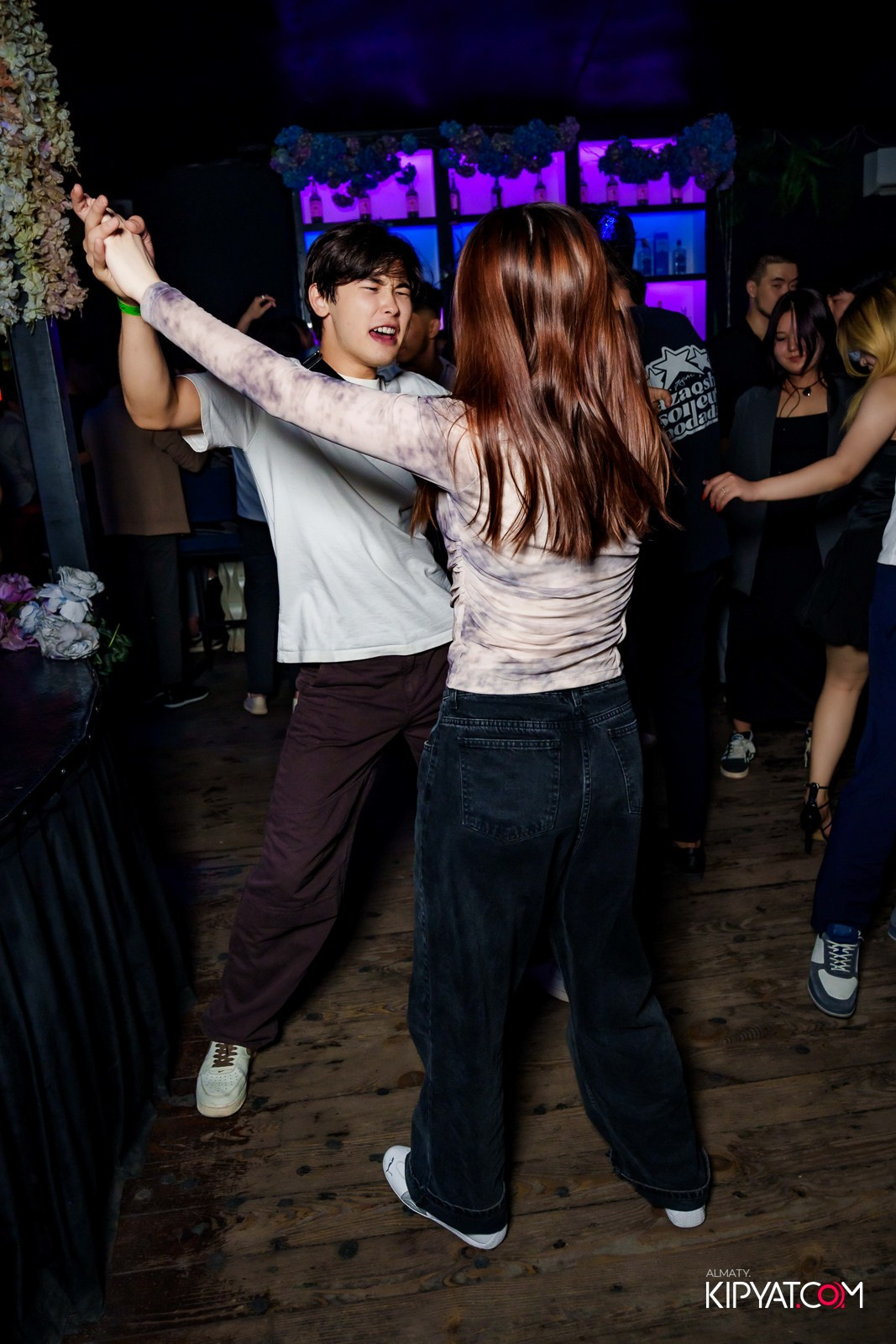 UYAT EMES BAR. КИПЯТКОМ АЛМАТЫ!