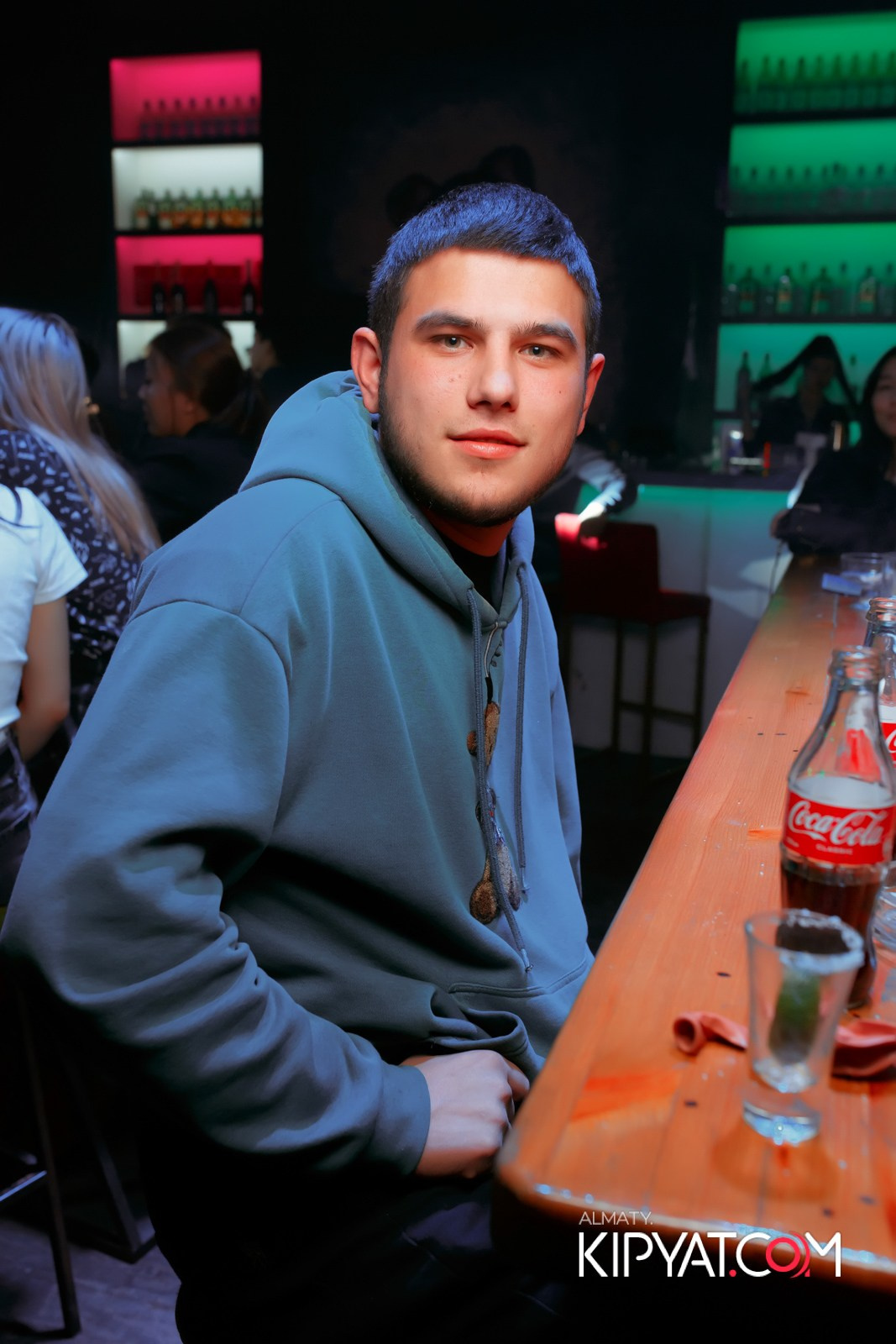 UYAT EMES BAR. КИПЯТКОМ АЛМАТЫ!