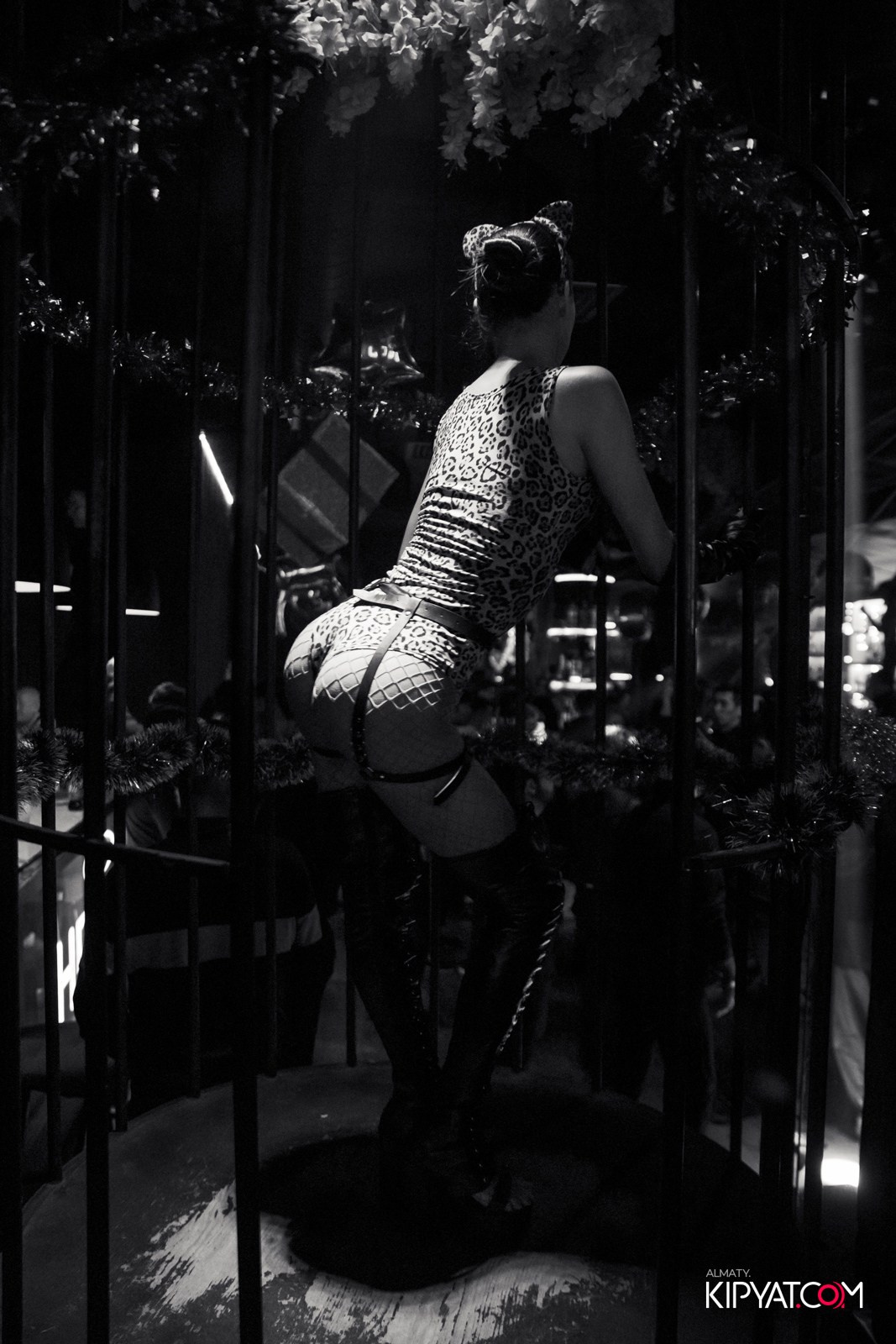 UYAT EMES BAR. КИПЯТКОМ АЛМАТЫ!