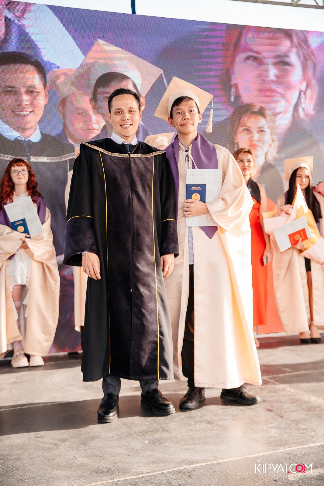 ВРУЧЕНИЕ ДИПЛОМОВ — НАРХОЗ КОЛЛЕДЖ. Part 3. КИПЯТКОМ АЛМАТЫ!