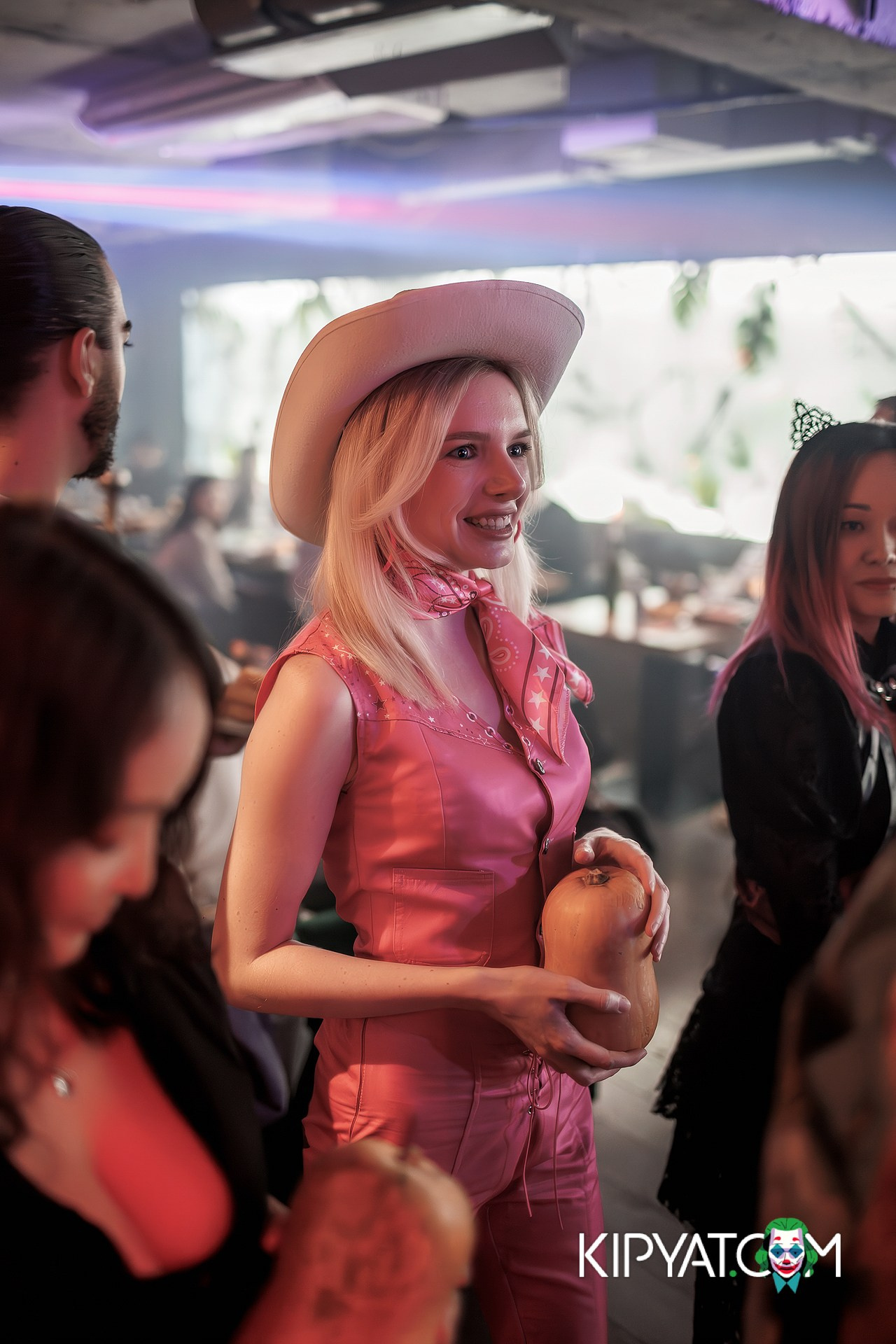 OLOVO НА САТПАЕВА. КИПЯТКОМ АЛМАТЫ! Фотосъемка мероприятий в Алматы