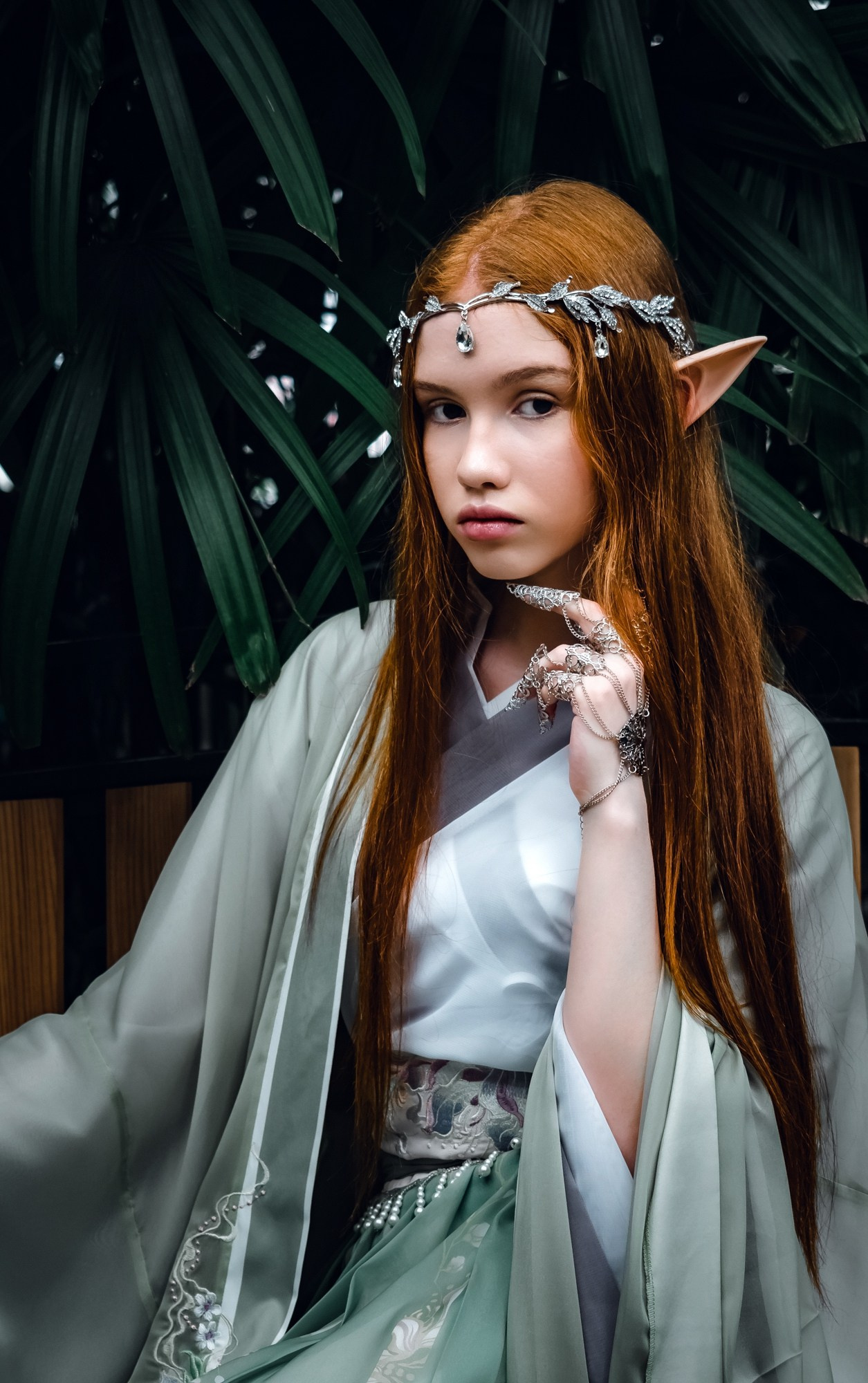 Эльф в ботаническом саду. Фотограф