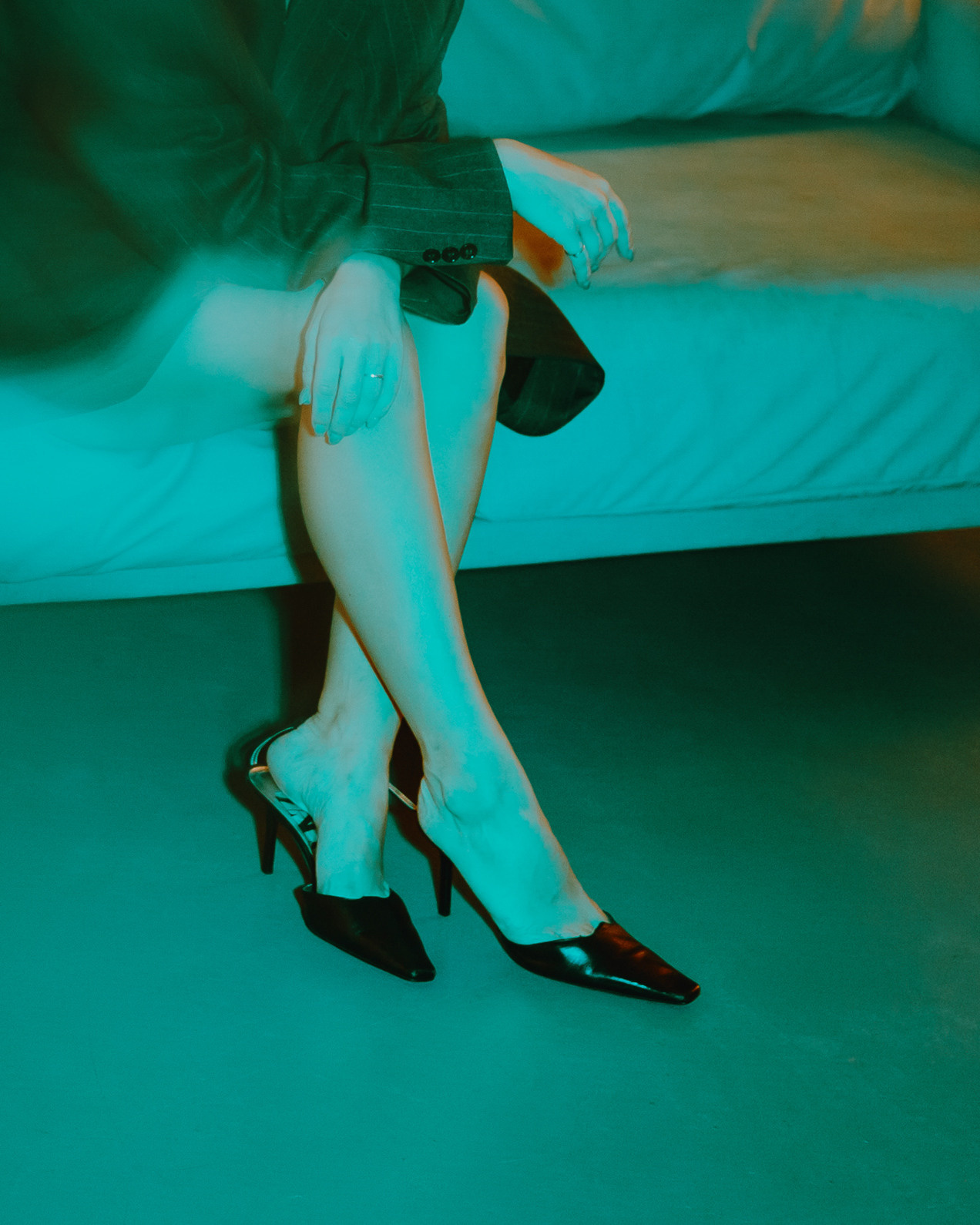 Уникальный образ девушки в голубом платье и пиджаке на фотосессии от AV| Alexander Veselkov - Photographer