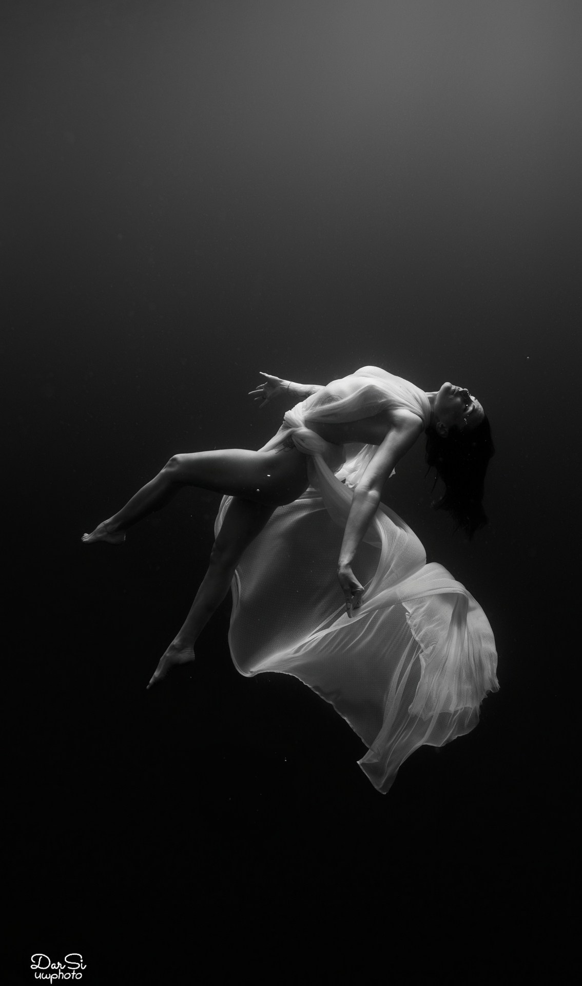 Фотосессия авторская (ткани, зеркала, шарики и т. д.). Underwater Photographer in the Philippines — Daria Sinitsina