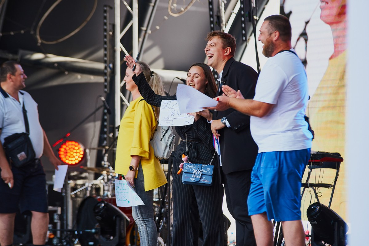 Репортаж для VIP зоны КПД Газстрой: выступление Родиона и Олега Газмановых. Репортажный и женский фотограф в Новосибирске