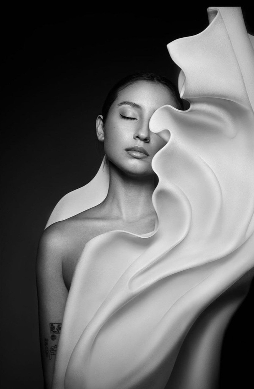 концептуальный портрет Форуг Явари о женской идентичности и образе тела