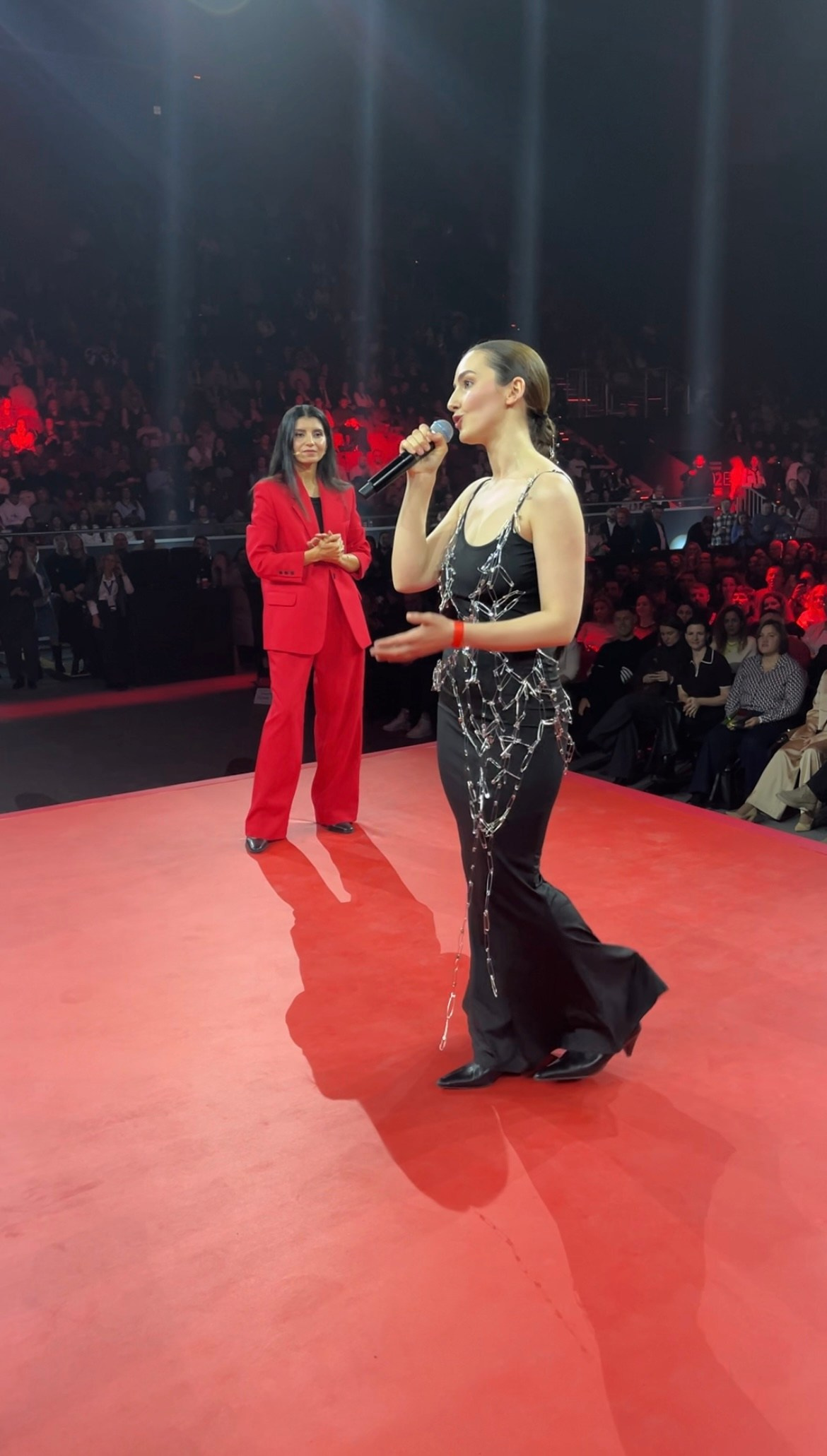 Образ для выступления с самопрезентацией на Альфа-конференции на 3000 чел.