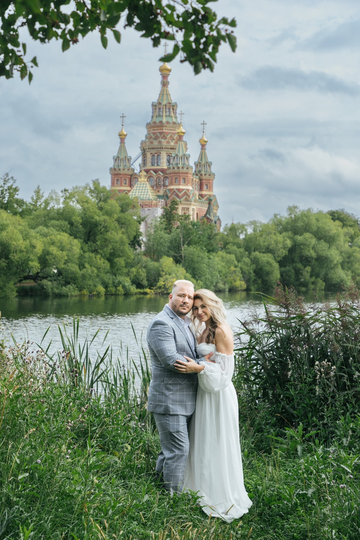 Свадебная регистрация и микропрогулка в Петергофе. Фотограф крещение венчание в Петербурге! Помогает подобрать храм и посоветовал душевного батюшку в СПб