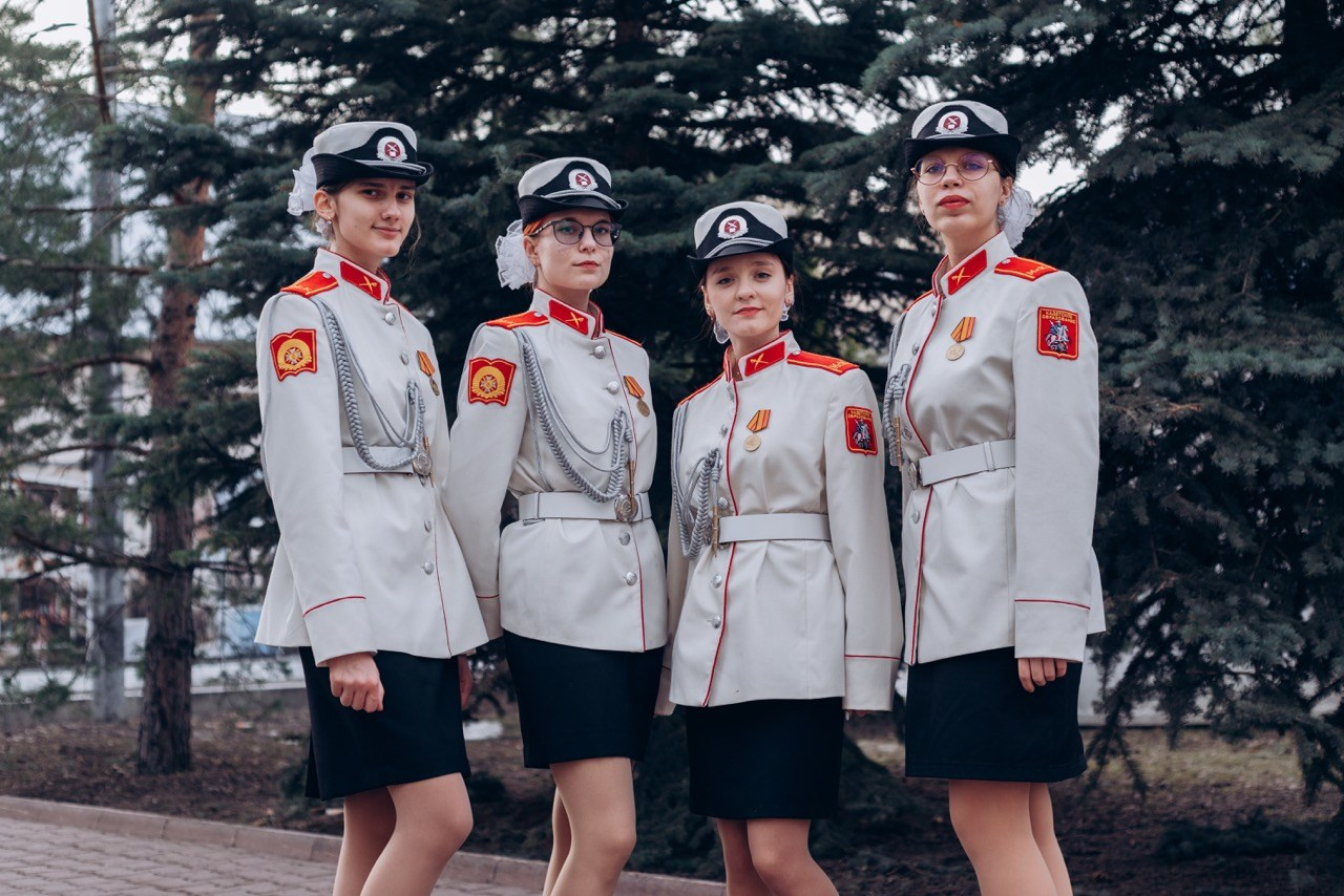 Выпускной альбом для школьного класса — фотосъёмка, дизайн и печать в Москве. MILATE — выпускные альбомы, фотосессии и видео в Москве