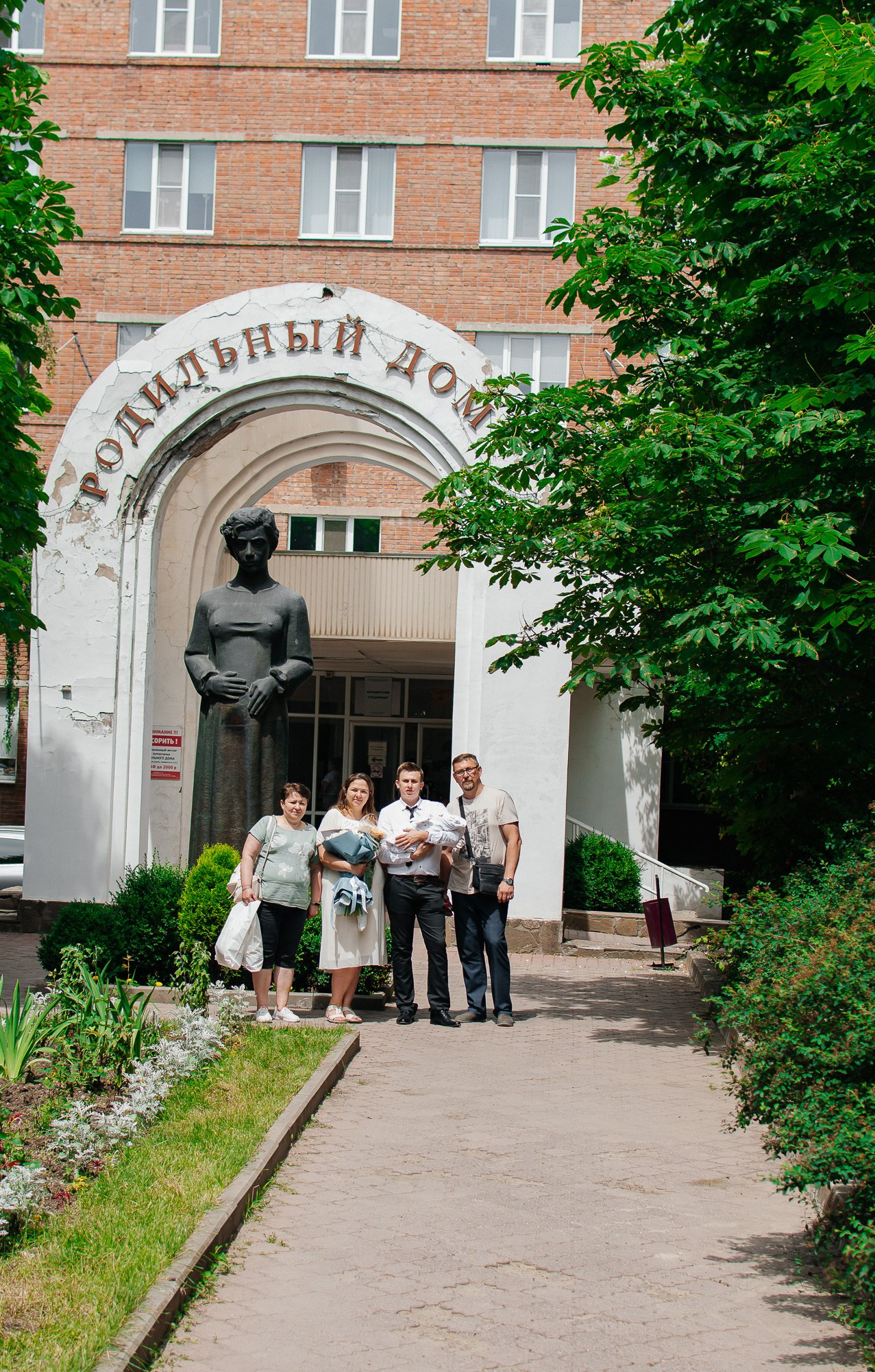 Выписка из роддома. Фотограф Ростов-на-Дону | фототерапевт