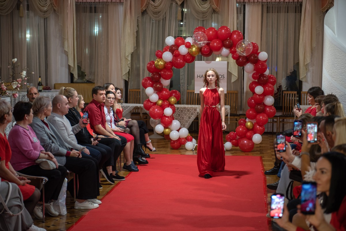 Выпускной в детской школе моделей HAPPYkids 2024. Семейный и коммерческий фотограф в Сочи Александр Бодунов