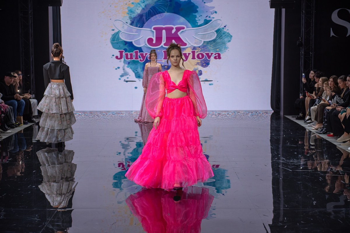 SochiFashionWeek2024 дизайнер Юлия Крылова. Семейный и коммерческий фотограф в Сочи Александр Бодунов