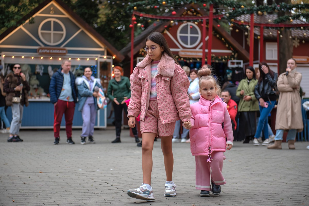 Парк Ривьера дефиле HAPPYkids. Семейный и коммерческий фотограф в Сочи Александр Бодунов