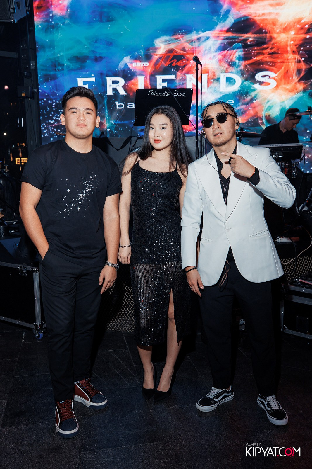 FRIENDS BAR & TERRACE. КИПЯТКОМ АЛМАТЫ!
