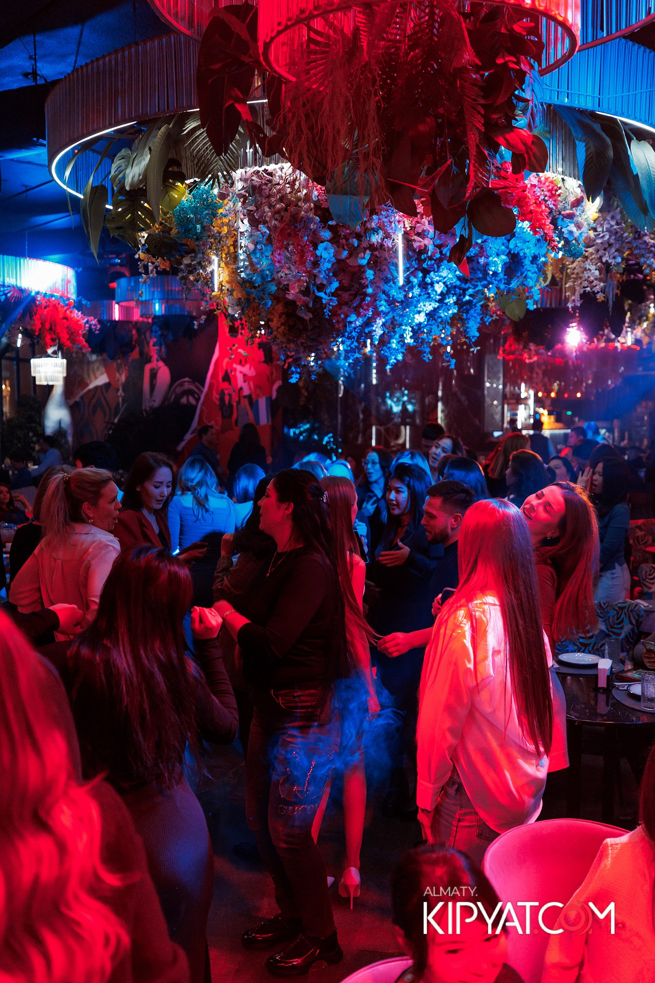 FRIENDS BAR & TERRACE. КИПЯТКОМ АЛМАТЫ! Фотосъемка мероприятий в Алматы