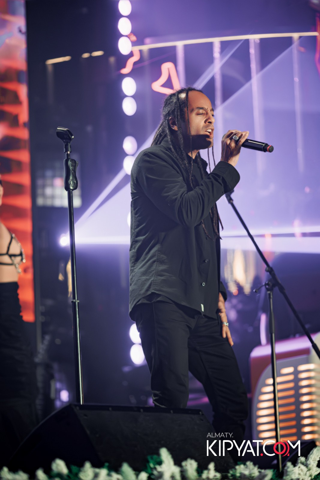 SANTA BARBARA — ПИТ ДЖЕЙСОН (ГР. ПРЕМЬЕР-МИНИСТР) И ИЛЬЯ ЗУДИН (ГР. ДИНАМИТ) НА ПРЕДНОВОГОДНЕЙ ВЕЧЕРИНКЕ. КИПЯТКОМ АЛМАТЫ!