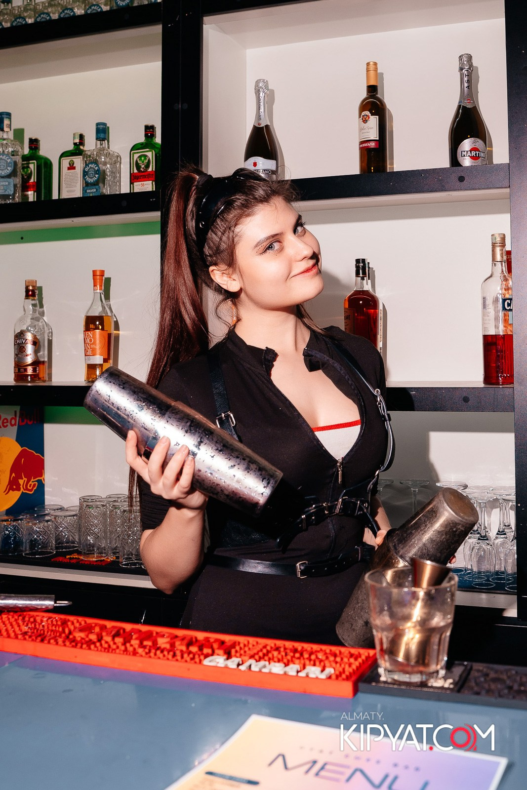 UYAT EMES BAR. КИПЯТКОМ АЛМАТЫ!