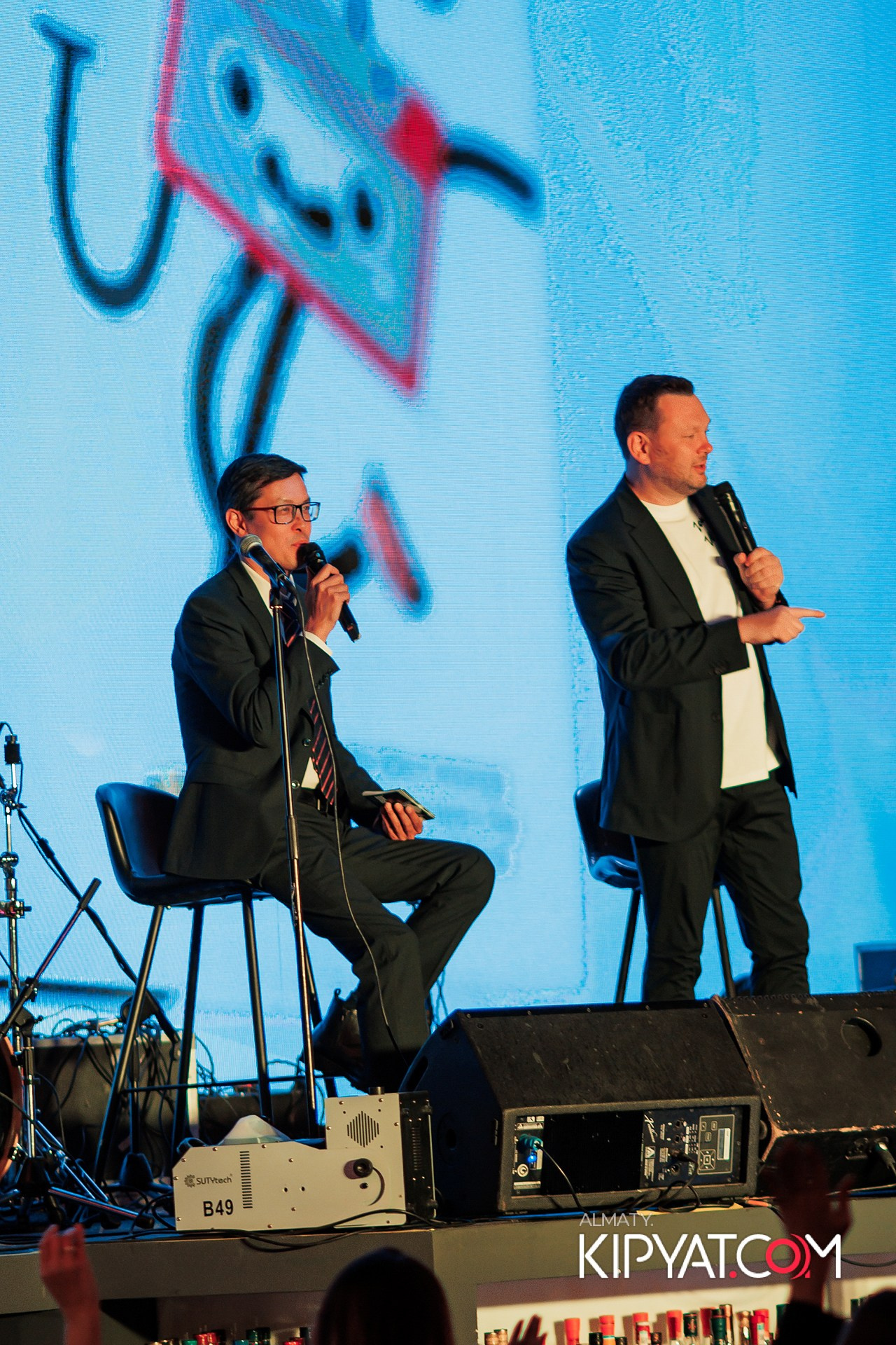 ПРЕЗЕНТАЦИЯ КНИГИ ВИКТОРА ЕЛИСЕЕВА. КИПЯТКОМ АЛМАТЫ!