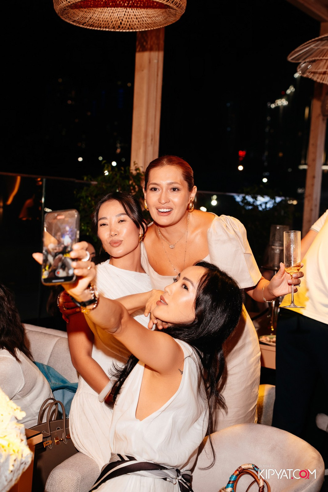 MOOD KARAOKE & TERRACE. КИПЯТКОМ АЛМАТЫ!