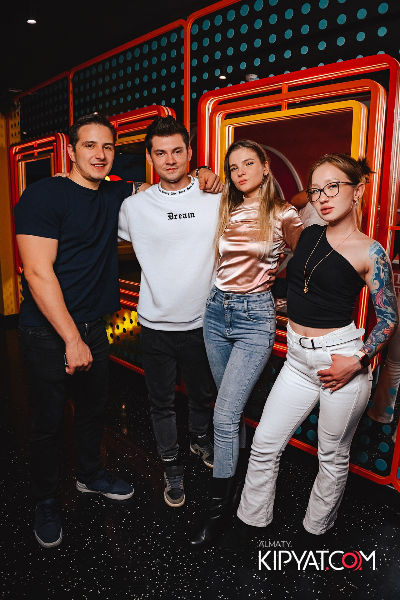 ВЫСТУПЛЕНИЕ ГРУППЫ ВИРУС SANTA BARBARA. КИПЯТКОМ АЛМАТЫ!