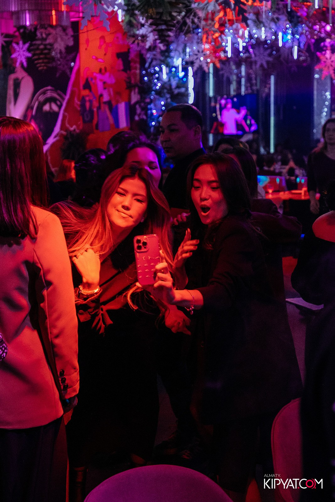 FRIENDS BAR & TERRACE. КИПЯТКОМ АЛМАТЫ!