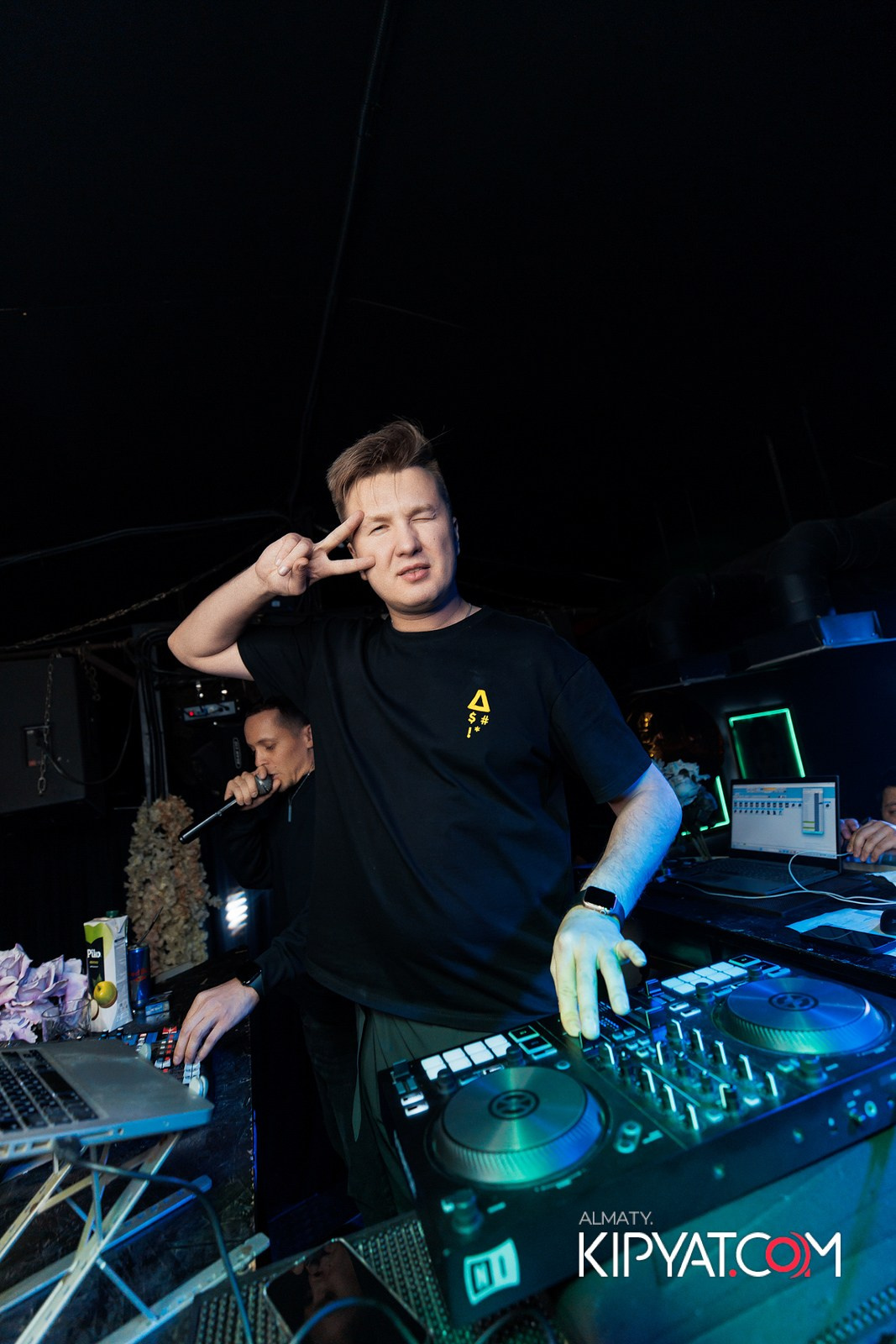 UYAT EMES BAR. КИПЯТКОМ АЛМАТЫ!