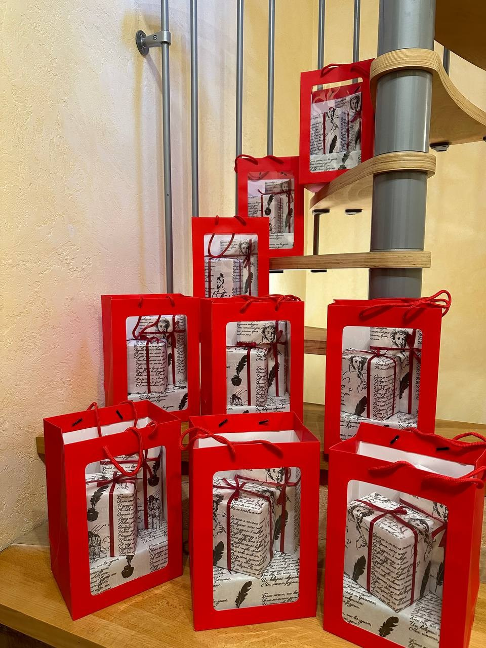 «Поэт». Студия подарочных наборов «Владия»