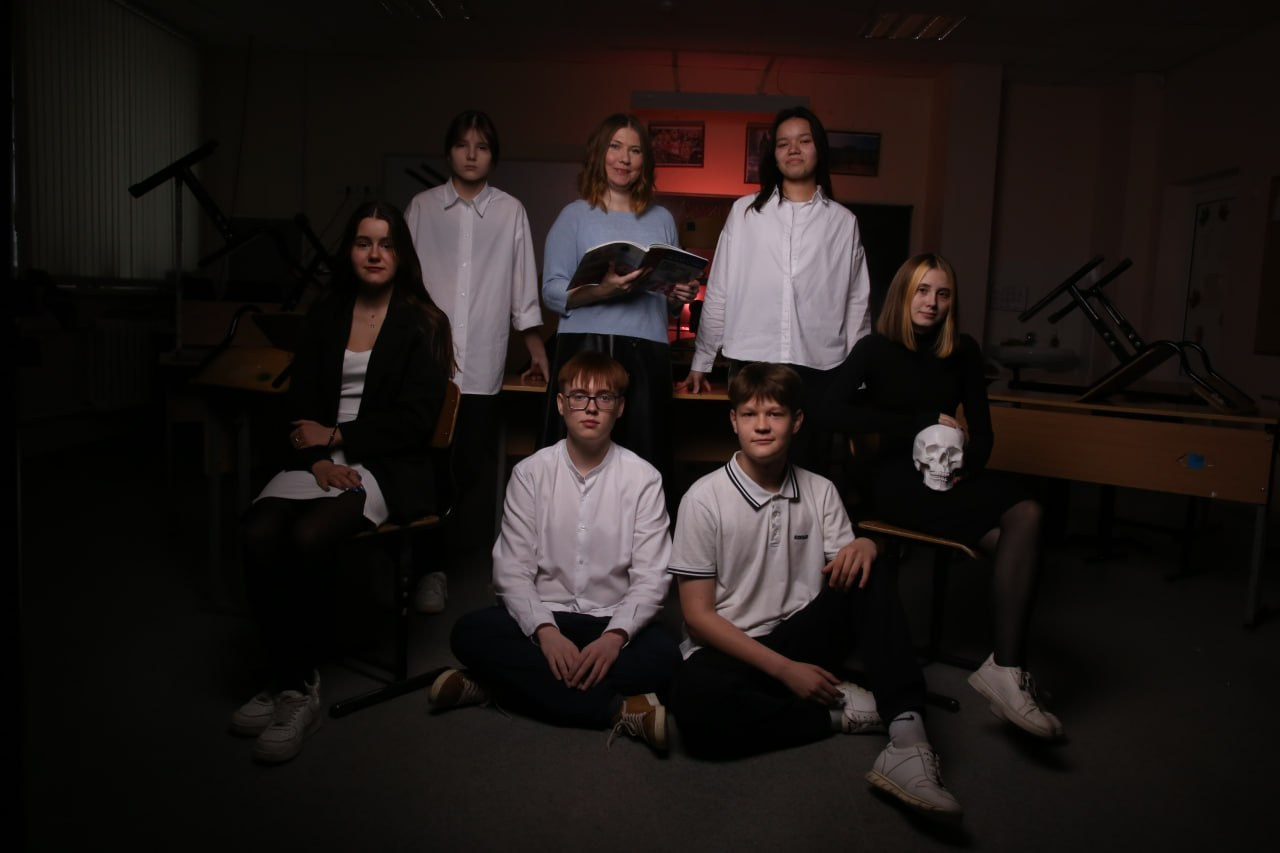 Заказать выпускной школьный альбом Тюмень. Выпускные альбомы в Тюмени для школ, садов, вузов спортивных секций