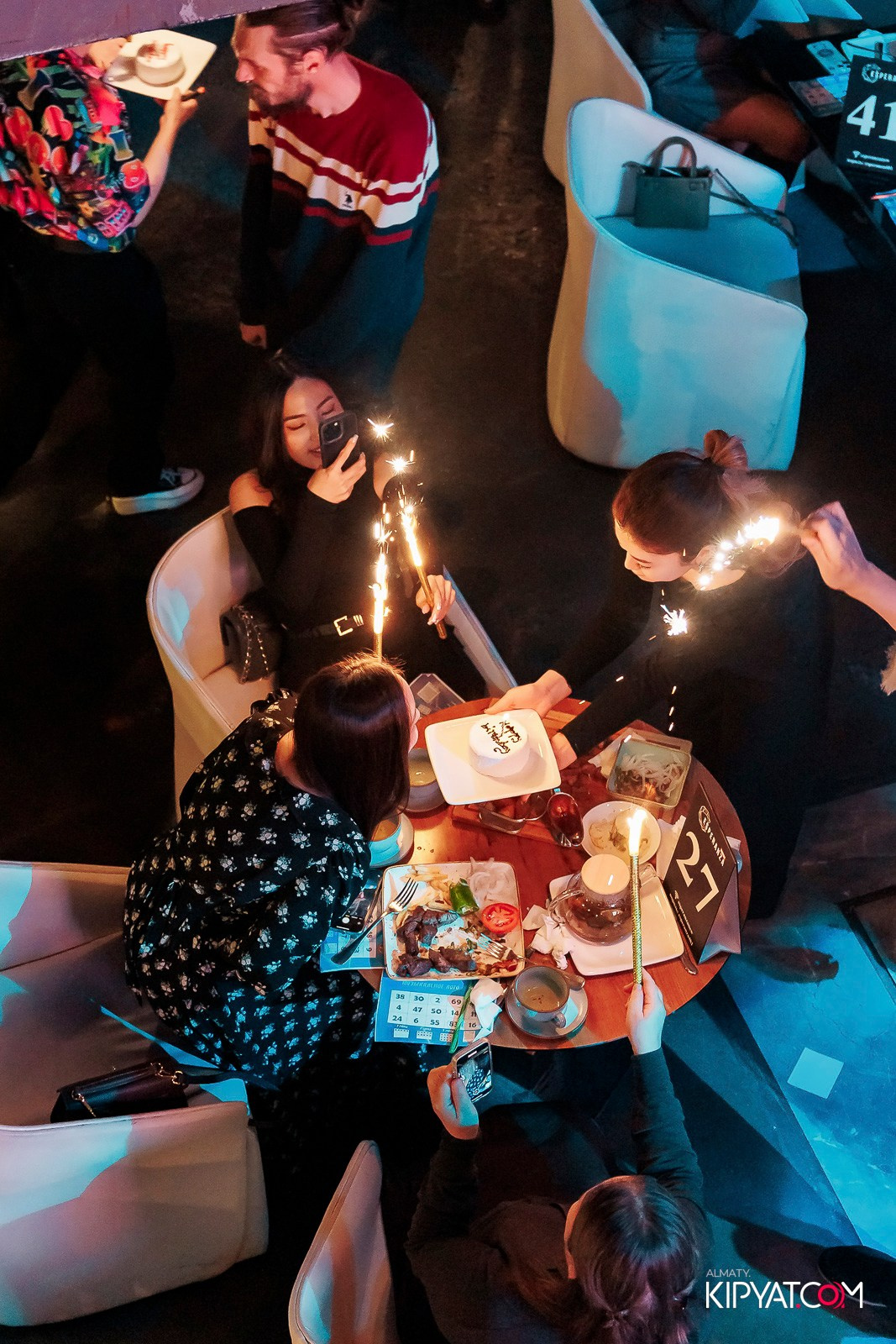 МУЗЫКАЛЬНОЕ ЛОТО В HIT RETRO. КИПЯТКОМ АЛМАТЫ! Фотосъемка мероприятий в Алматы