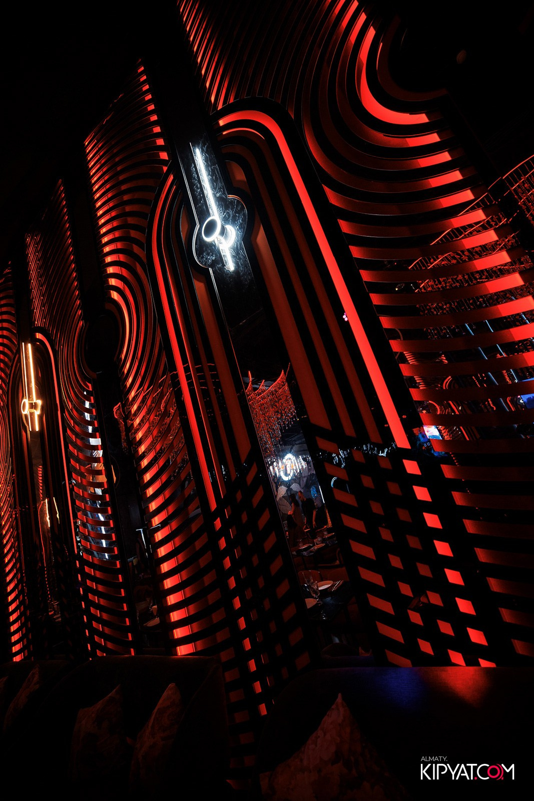 FRIENDS BAR & TERRACE. КИПЯТКОМ АЛМАТЫ!