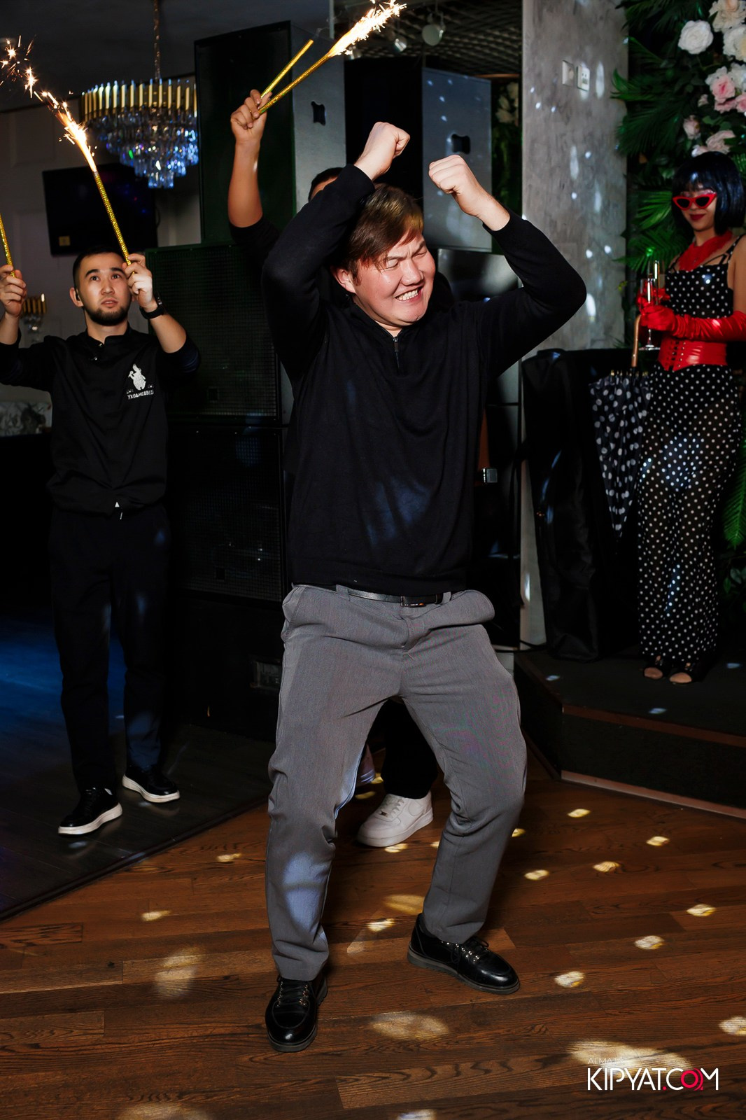 УХО И МЕДВЕДЬ НА КУРМАНГАЗЫ. КИПЯТКОМ АЛМАТЫ! Фотосъемка мероприятий в Алматы