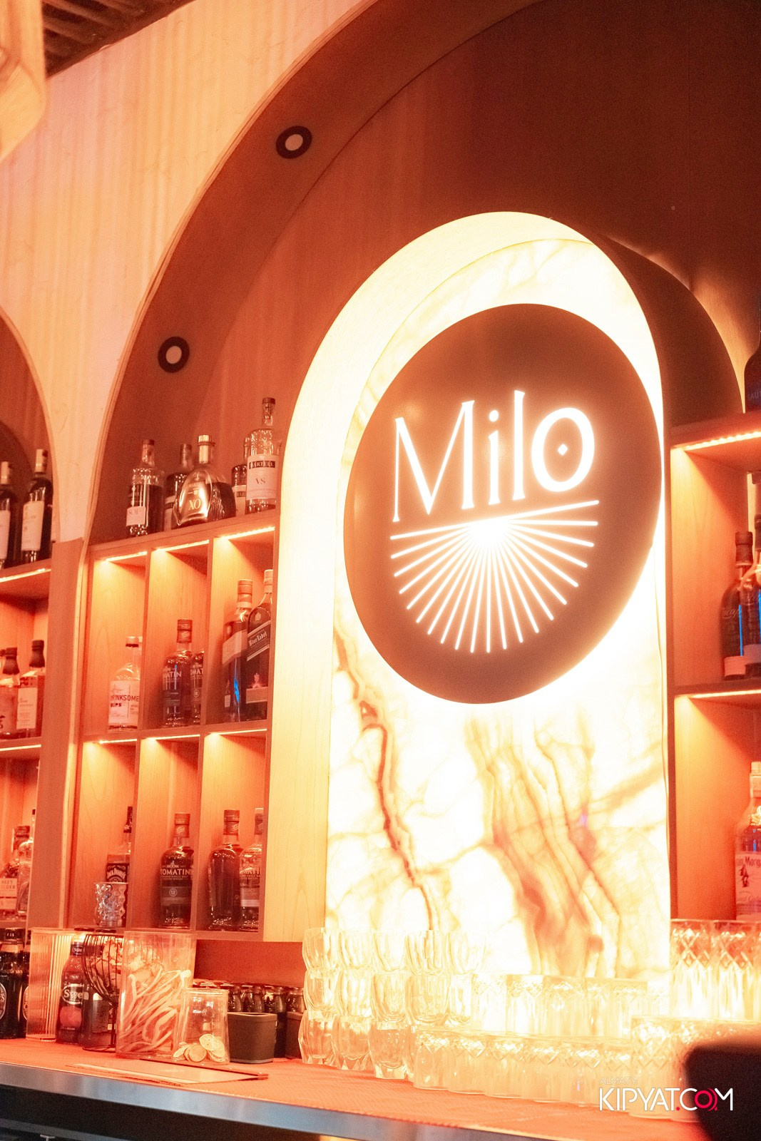 EDEN POOL & BAR. КИПЯТКОМ АЛМАТЫ!