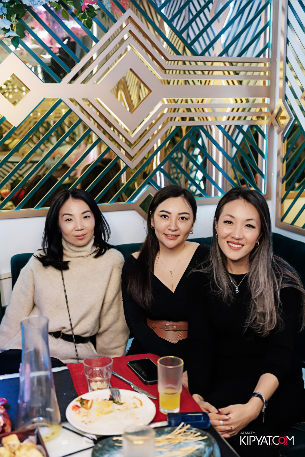 ЗАЯ, НА БИС. КИПЯТКОМ АЛМАТЫ!